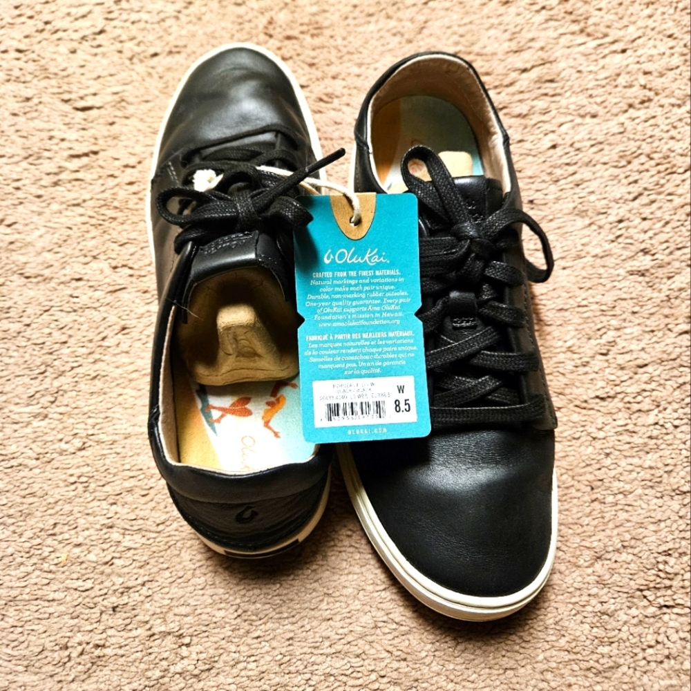 ladies olukai shoes.8.5